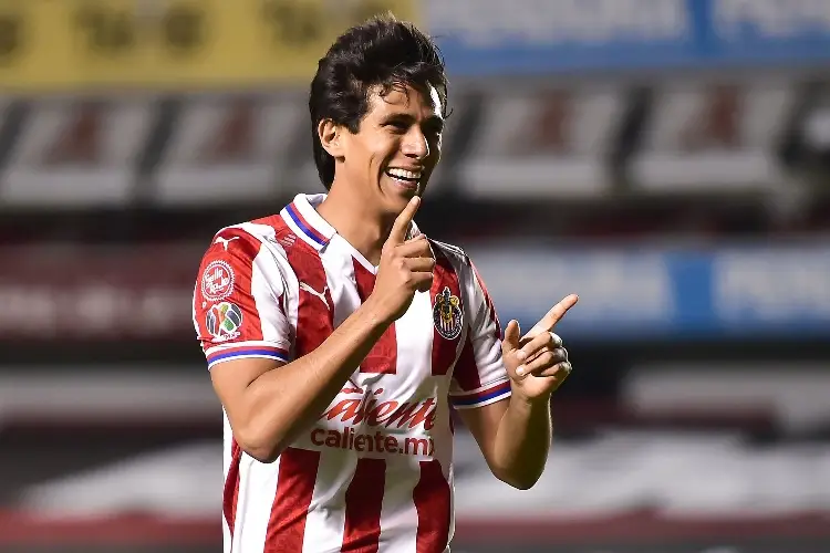 Chivas busca inscribir a JJ Macías en la Liga MX