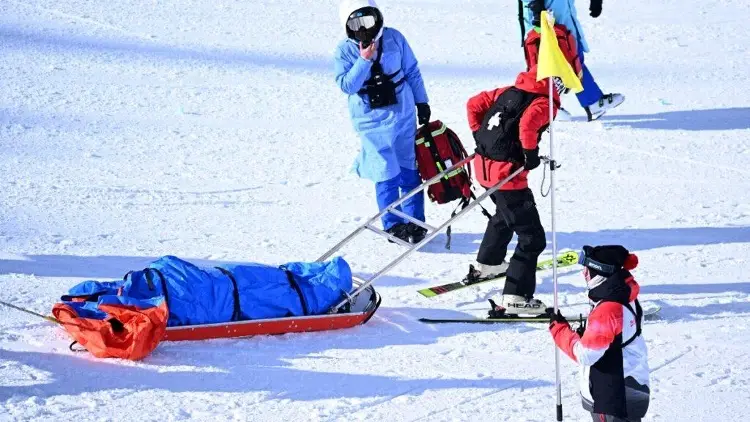 Esquiadora japonesa con triple lesión en la columna (FOTOS)