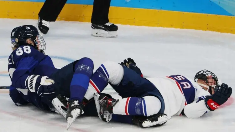 Olímpicos: Jugadora de Hockey sufre aparatosa lesión (VIDEO)