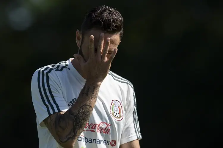 Layún tuvo que medicarse por presión que generaba el Tri