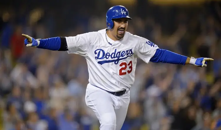 Adrián González anuncia su retiro