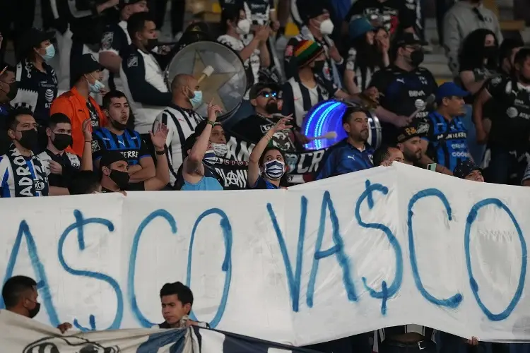 Afición de Rayados muy molesta 'Asco Vasco' (FOTOS)