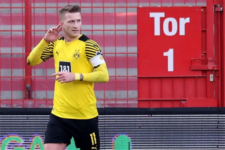 Borussia Dortmund gana y 'aprieta' la Bundesliga 