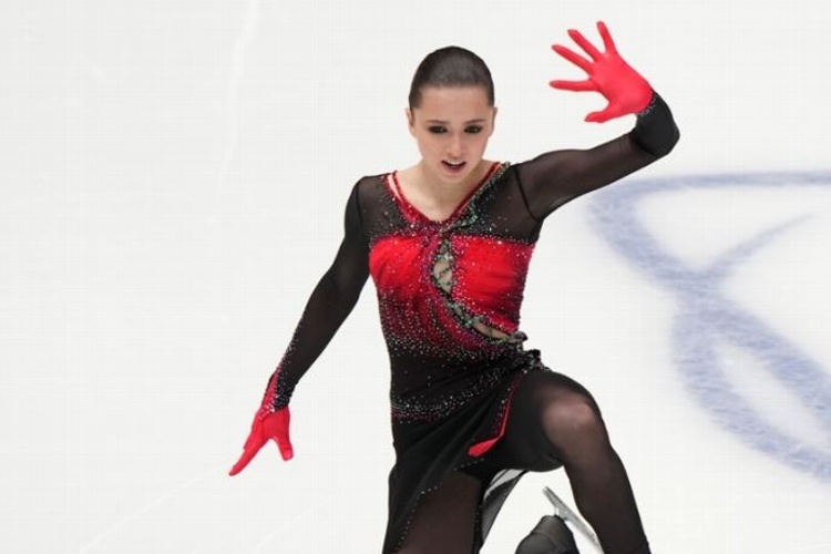 Rusa Valíeva sigue en Olímpicos pese a dopaje