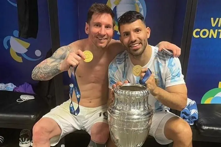 'Kun' Agüero cancela entrevista por críticas a Messi