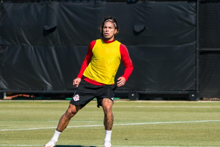Nivel de Carlos Salcedo ilusiona a su técnico en la MLS