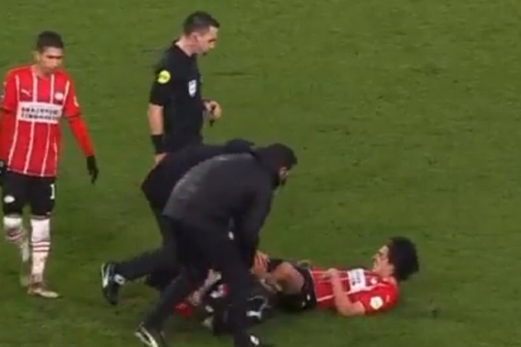 Erick Gutiérrez se lesiona en triunfo del PSV (VIDEO)