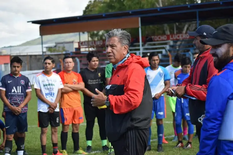 Raúl Arías es despedido en el futbol de Guatemala