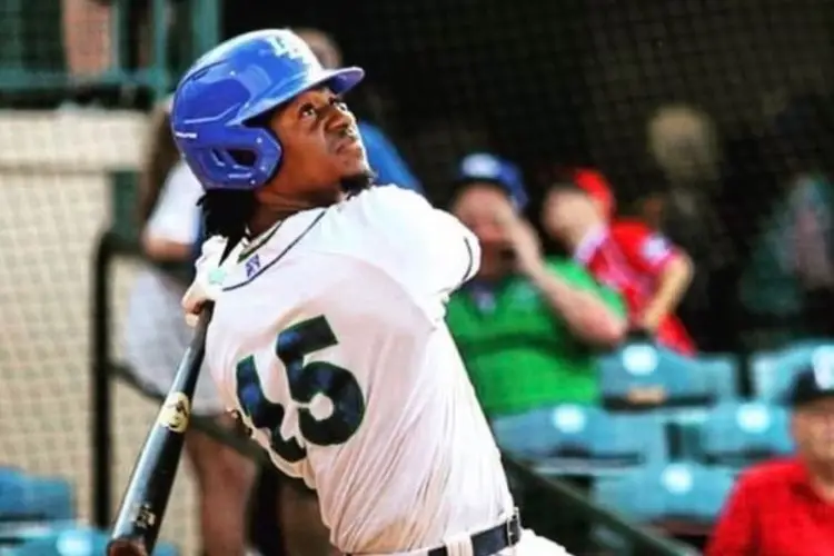 Tillman Pugh busca un lugar en los Mariachis