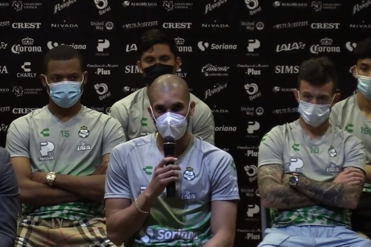 Jugadores de Santos dan la cara tras despido de Caixinha