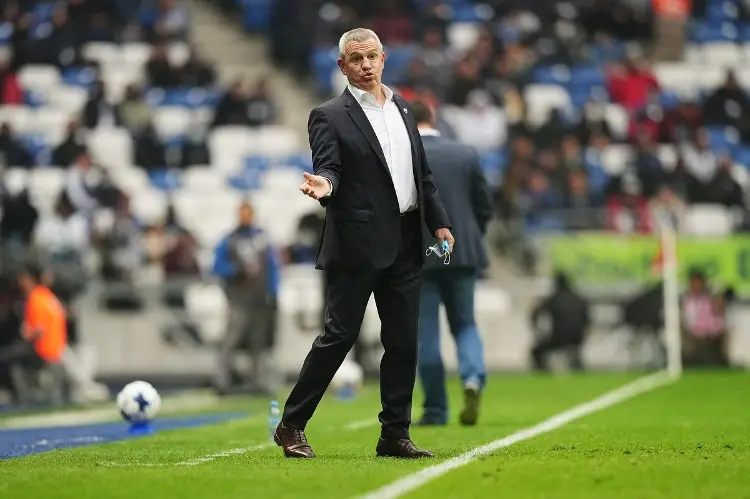 Tremendo abucheo para el 'Vasco' en el estadio de Rayados (VIDEO)
