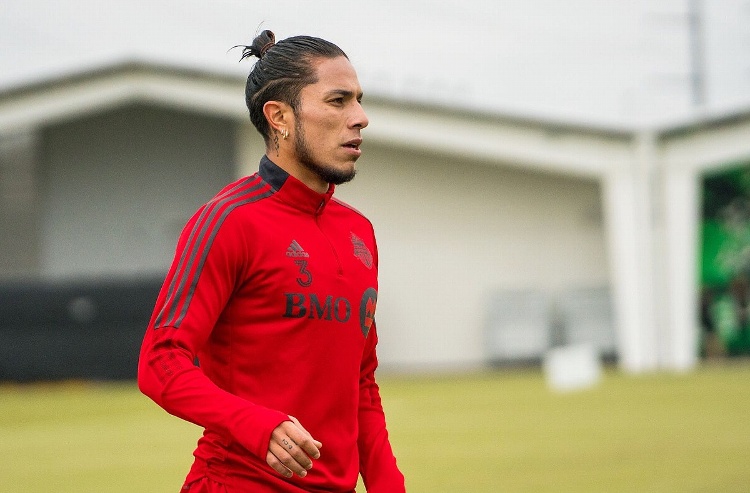 Carlos Salcedo debutó con el Toronto FC en la MLS 
