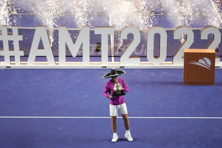 Se desmaya antes de la premiación de Rafael Nadal en México (VIDEO)