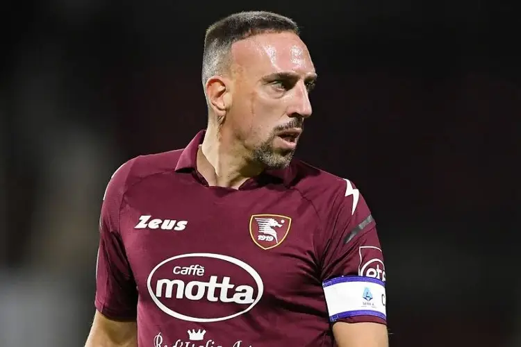 Ribery tuvo accidente y quedó lesionado (FOTO)