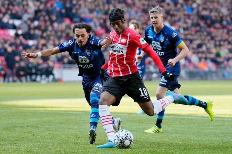 Erick Gutiérrez y PSV toman el liderato en Holanda
