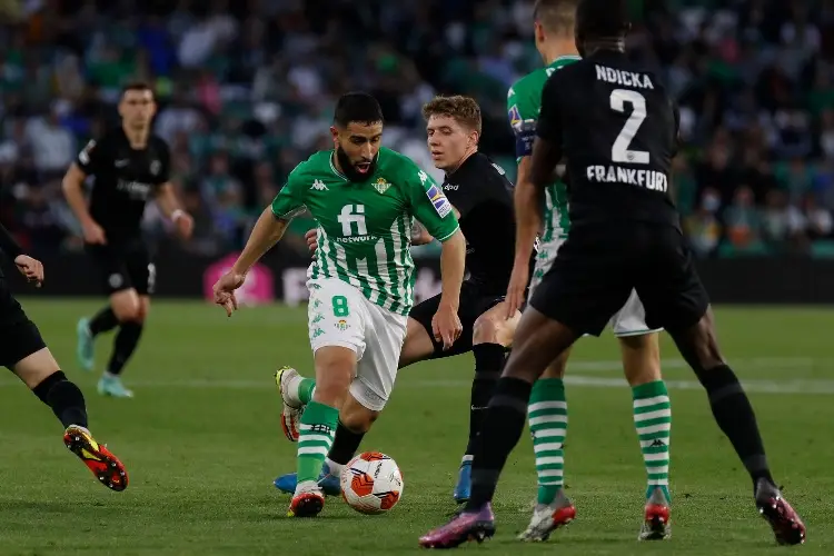 Sin mexicanos, Real Betis sufre duro golpe en la Europa League
