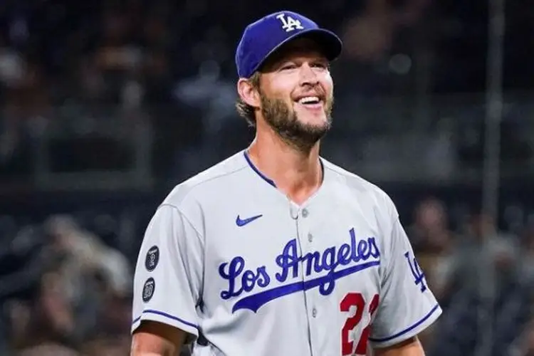 Clayton Kershaw se queda en los Dodgers