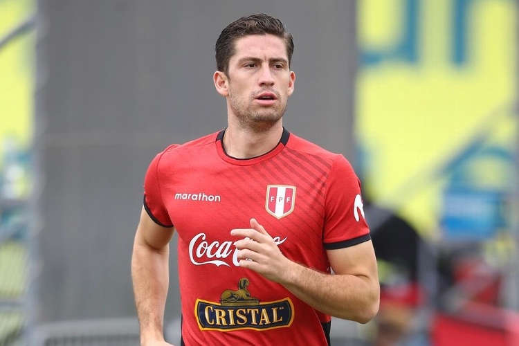Santiago Ormeño encabeza lista de Perú para buscar boleto al Mundial