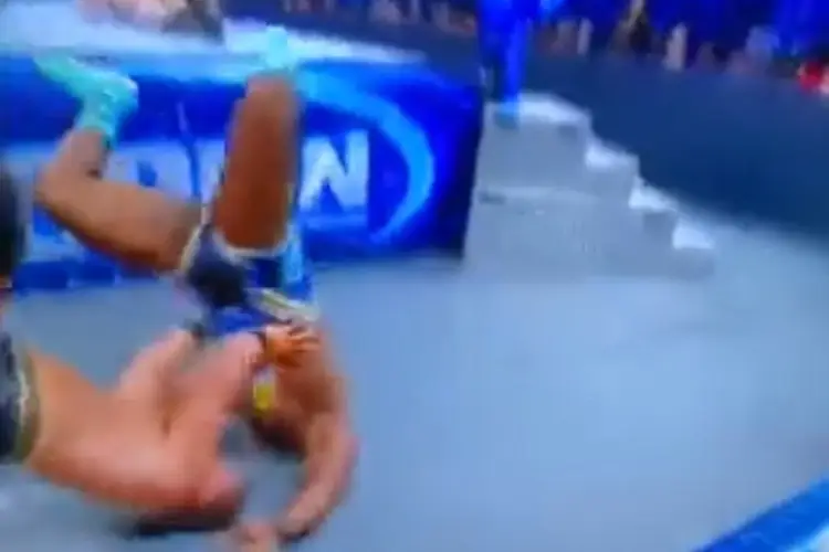 Luchador se rompe el cuello en pleno show de WWE (VIDEO)