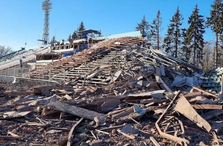 Estadio en Ucrania queda destruido por la guerra (FOTOS)