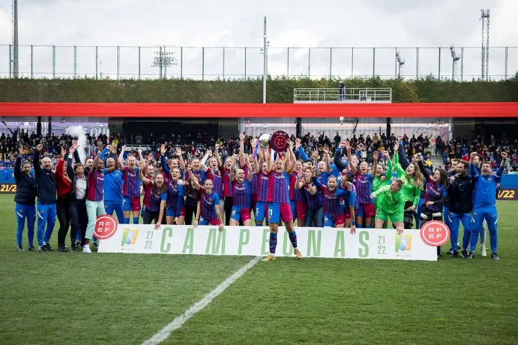 Barcelona golea al Real Madrid y conquista título de Liga Femenil