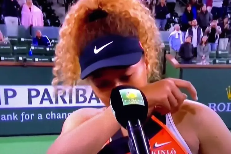 Naomi Osaka rompe en llanto tras recibir insultos (VIDEO)