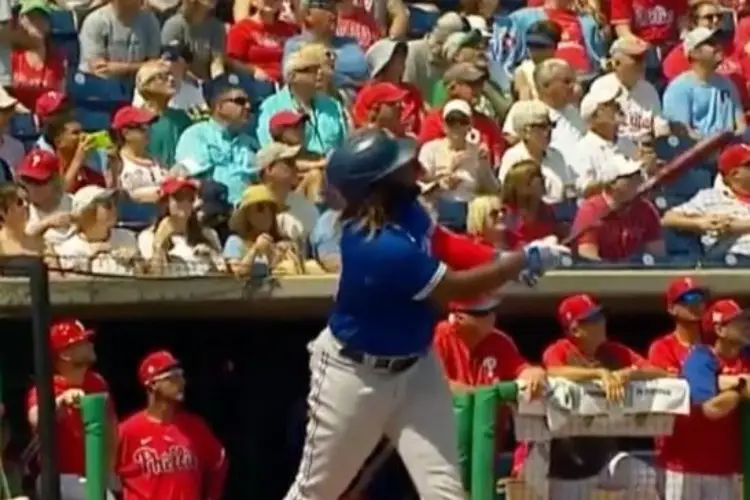 Vladimir Guerrero Jr. debuta con HR descomunal (VIDEO)
