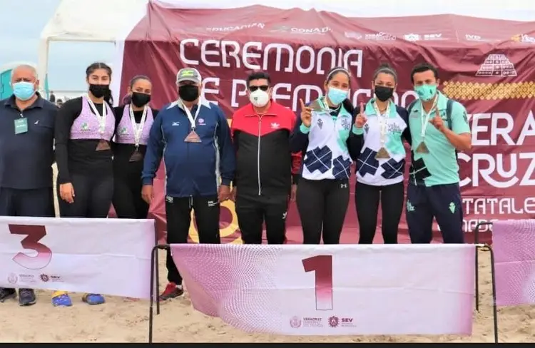 Coatzacoalcos domina Juegos Estatales de Voleibol de Playa