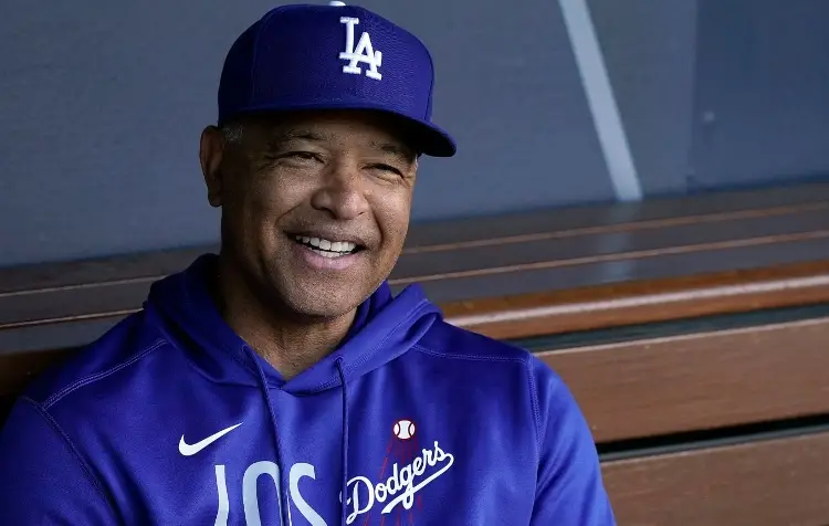 Dodgers renuevan contrato de Dave Roberts