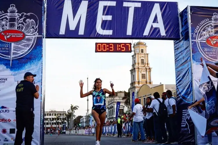 Andrea Ramírez rompe récord mexicano en 10k en Veracruz