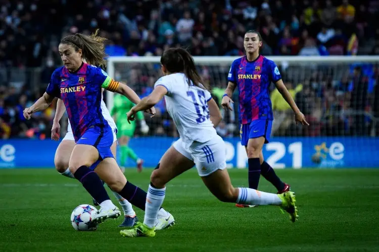 Barcelona pulveriza al Madrid en la Champions Femenil