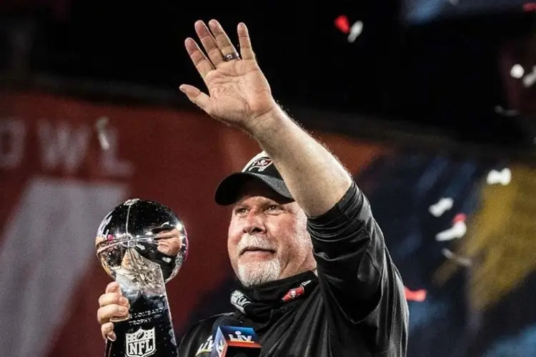 Bruce Arians anuncia su retiro de la NFL