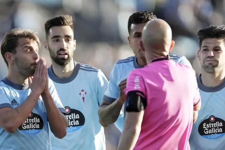 Jugador del Celta 'explota' por penales marcados al Real Madrid