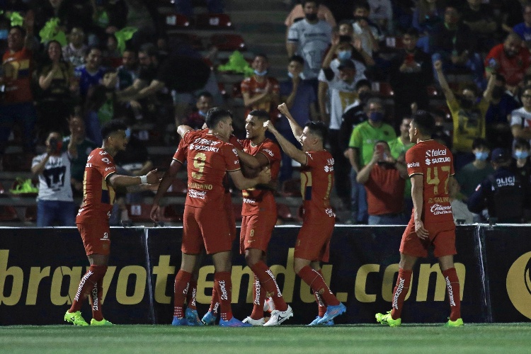 Pumas aprovecha error para vencer a FC Juárez