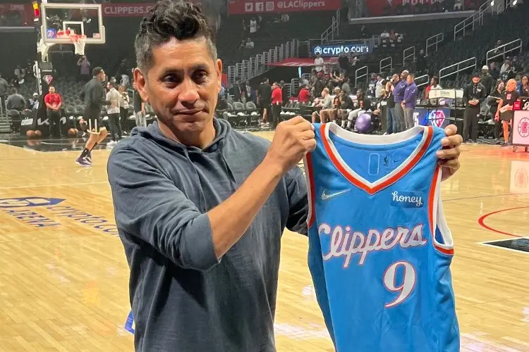 Equipo de NBA rinde homenaje a Jorge Campos (FOTOS)