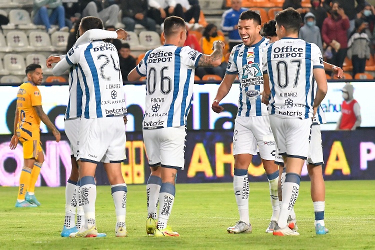 Almada felicita a sus jugadores por vencer y quitarle el liderato a Tigres