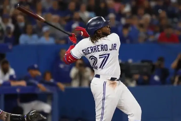 Vladimir Guerrero Jr batea cuadrangular más largo de su carrera (VIDEO)