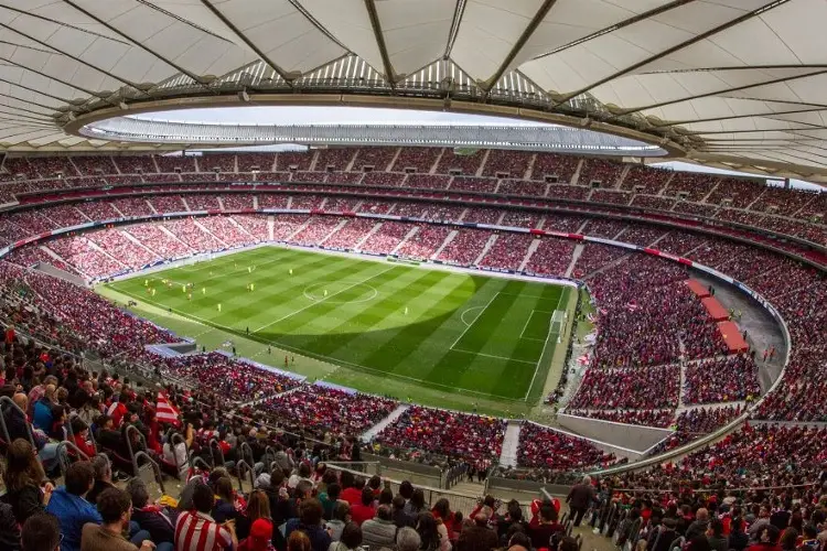 UEFA castiga al Atlético de Madrid y ordena cierre parcial de Estadio