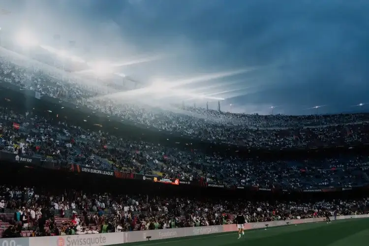 Es una vergüenza: Laporta sobre invasión de Frankfurt al Camp Nou