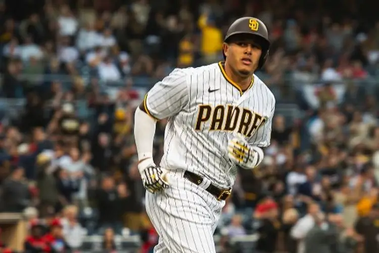 Machado cerca del ciclo, Padres ganan a los Rojos