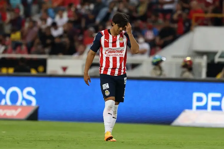 Macías no se recupera y seguirá sin jugar con Chivas