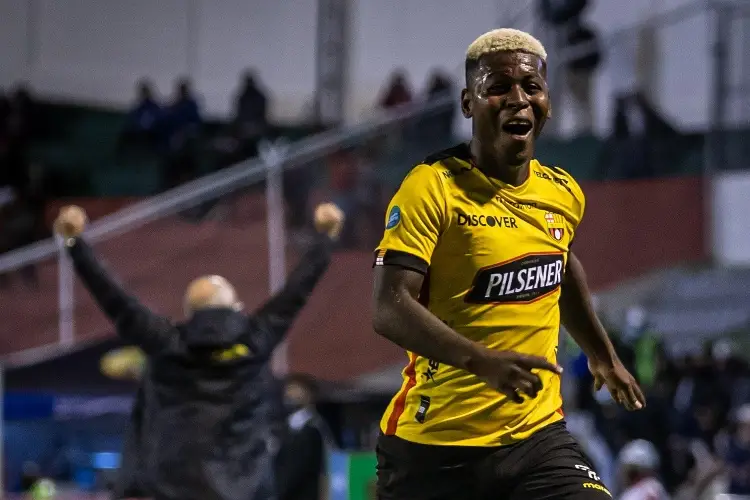 Ídolo ecuatoriano del Barcelona es detenido por nexos con la delincuencia