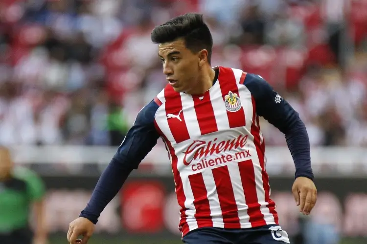 'Nene' Beltrán no se recupera y causa baja de Chivas