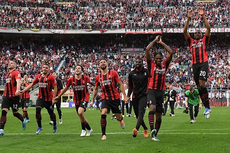 AC Milan gana y da otro paso al título de la Serie A