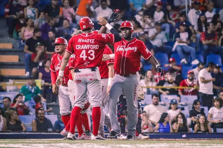 El Águila de Veracruz marca 23 carreras ante León 