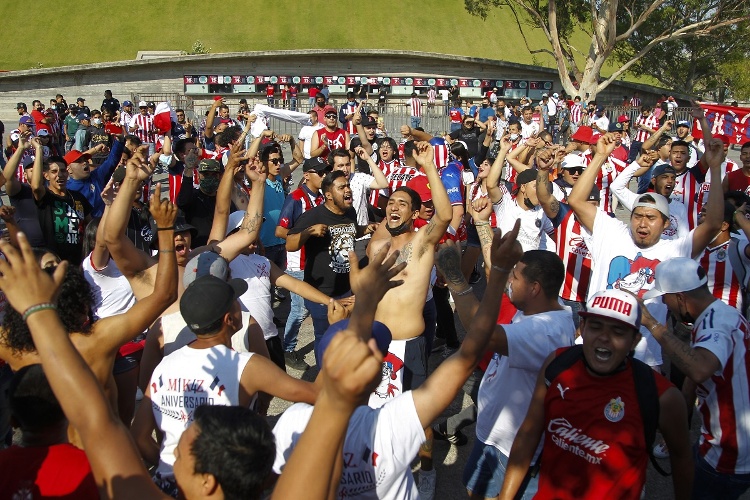 Sacaron a más de 40 personas del Estadio de Chivas