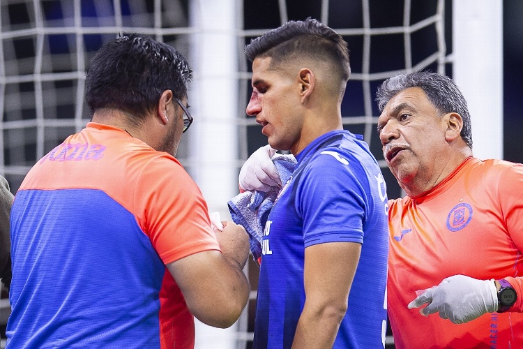 Jugador de Cruz Azul fue operado por golpe del 'Diente' López (VIDEO)