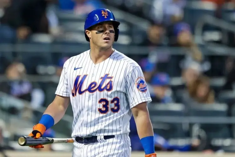 McCann de los Mets fuera por fractura