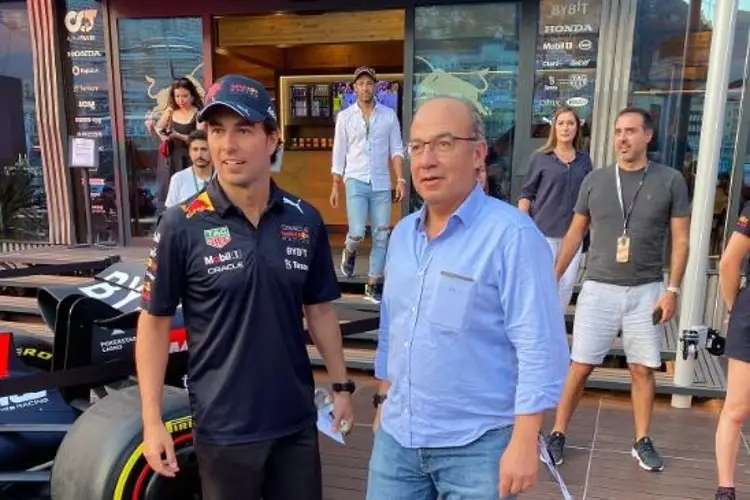 Papá de 'Checo' asegura ser muy amigo de Felipe Calderón