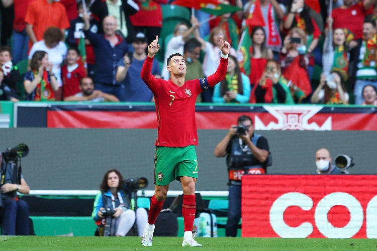 Cristiano lidera goleada de Portugal a Suiza